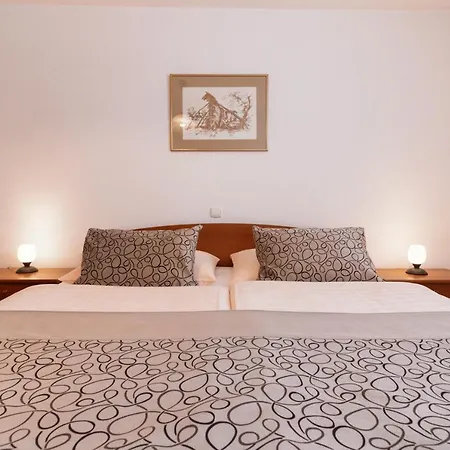 & Malej * بوينج