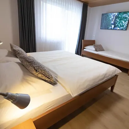 & Malej * بوينج