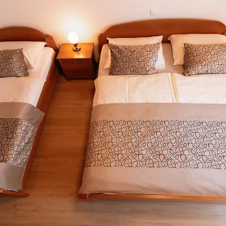 & Malej Apartment *