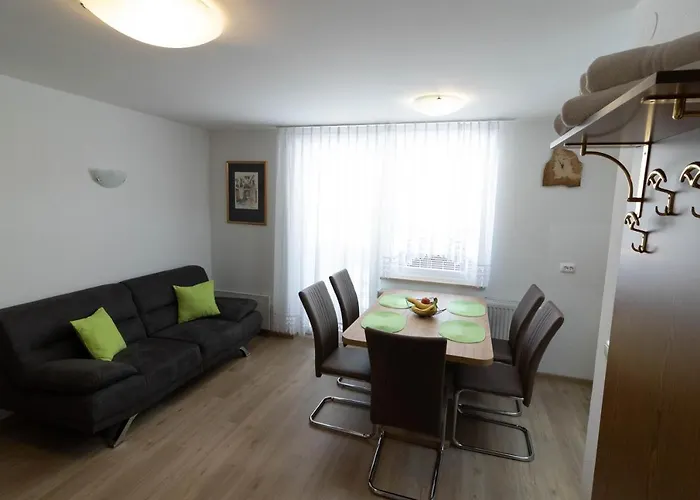 & Malej アパート