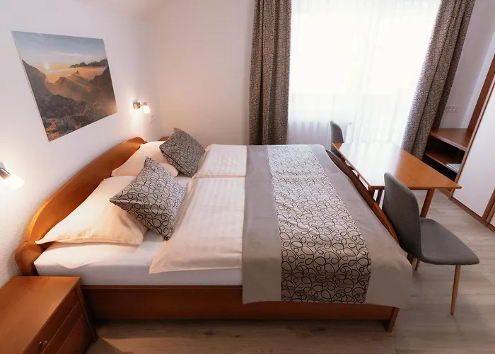 & Malej * ボーヒニ