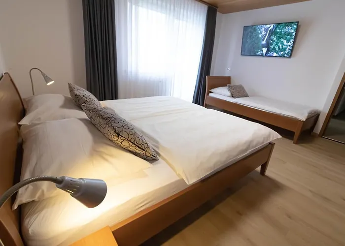 & Malej * ボーヒニ